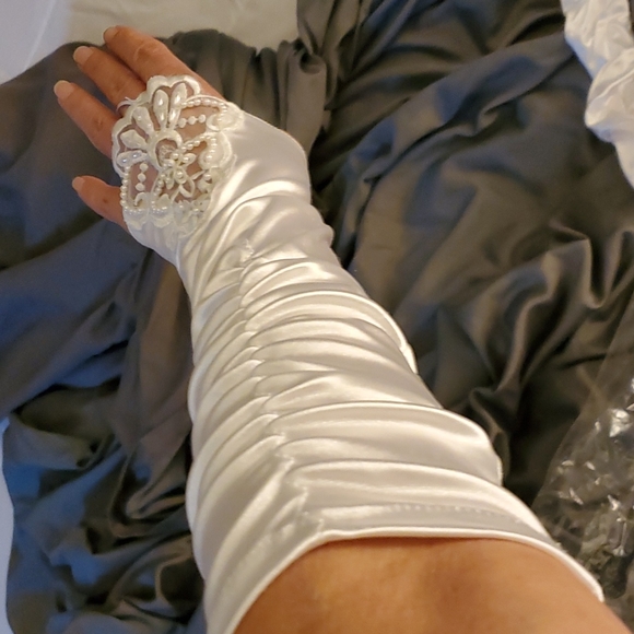 Glassstyle Accessories - Satin Lace Arm Sleeves